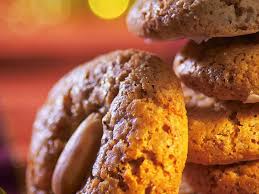 Almond Macaron with a Dash of Cinnamon Candle